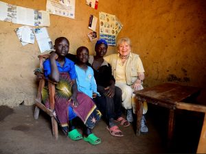 Margit Sponheimer besucht Kinderfamilien in Ruanda