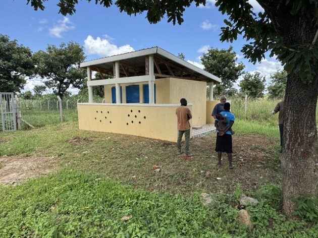 Neue WASH-Infrastruktur stärkt die Gesundheit von Kindern in Palabek/Uganda